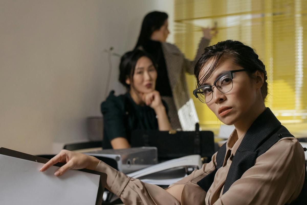 5 Zodiak yang Tetap Tenang Hadapi Pekerjaan Penuh Tekanan