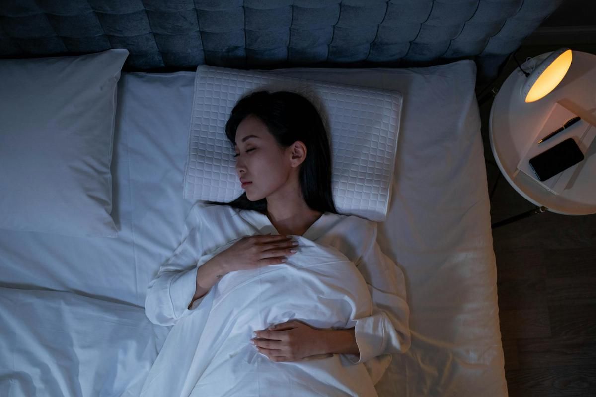 7 Manfaat Mematikan Lampu Sebelum Tidur, Bukan Cuma Bikin Hemat!