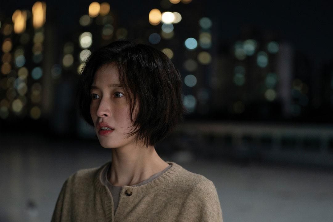 3 Alasan Shin Hyun Heup Gak Mau Keluar Rumah di Drakor S Line