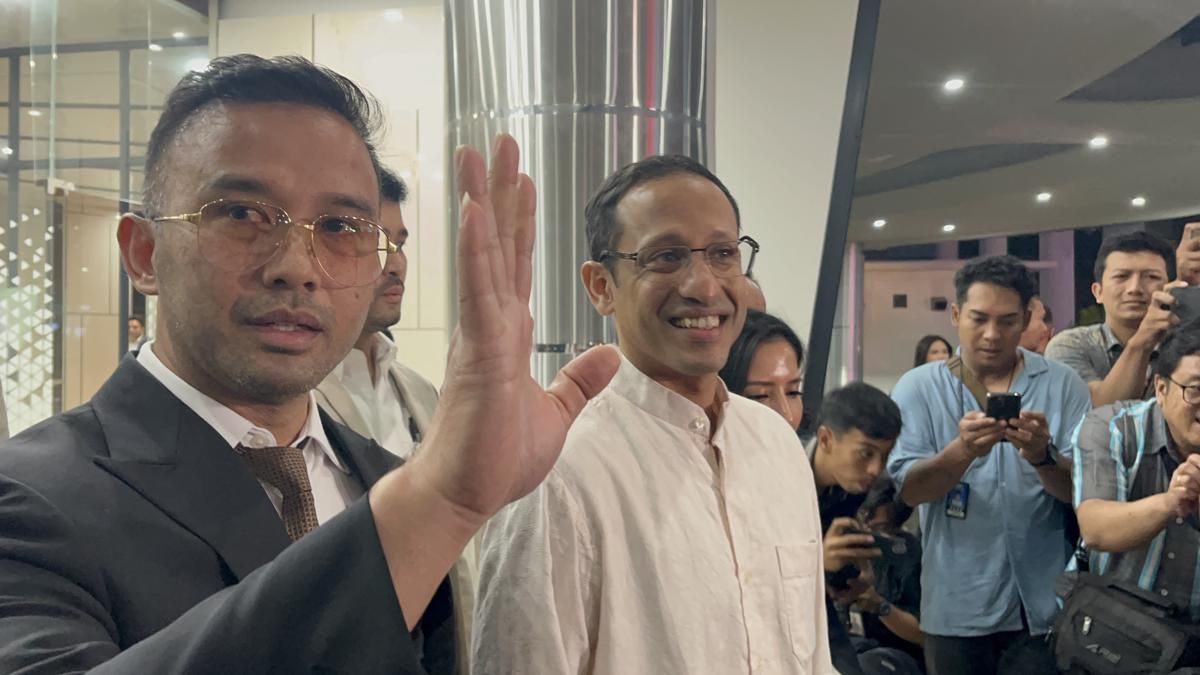 Usai Diperiksa Nadiem Senyum Semringah: Izinkan Saya Kembali ke Keluarga
