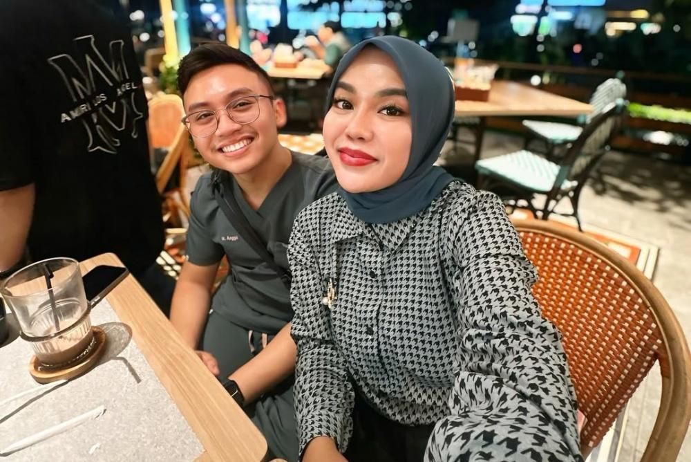 Cerai dari Lukman Azhari, Medina Zein Kini Pacari Dokter Muda