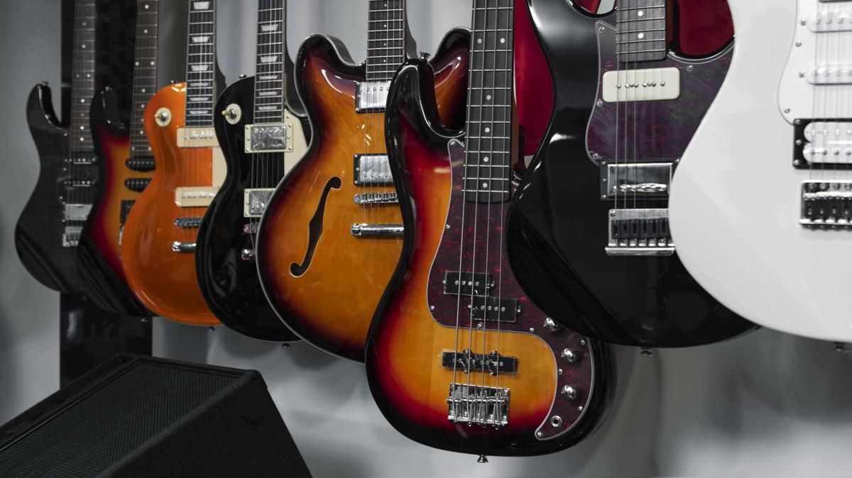 7 Jenis Gitar Elektrik yang Wajib Pria Tahu, Mana yang Paling Keren?