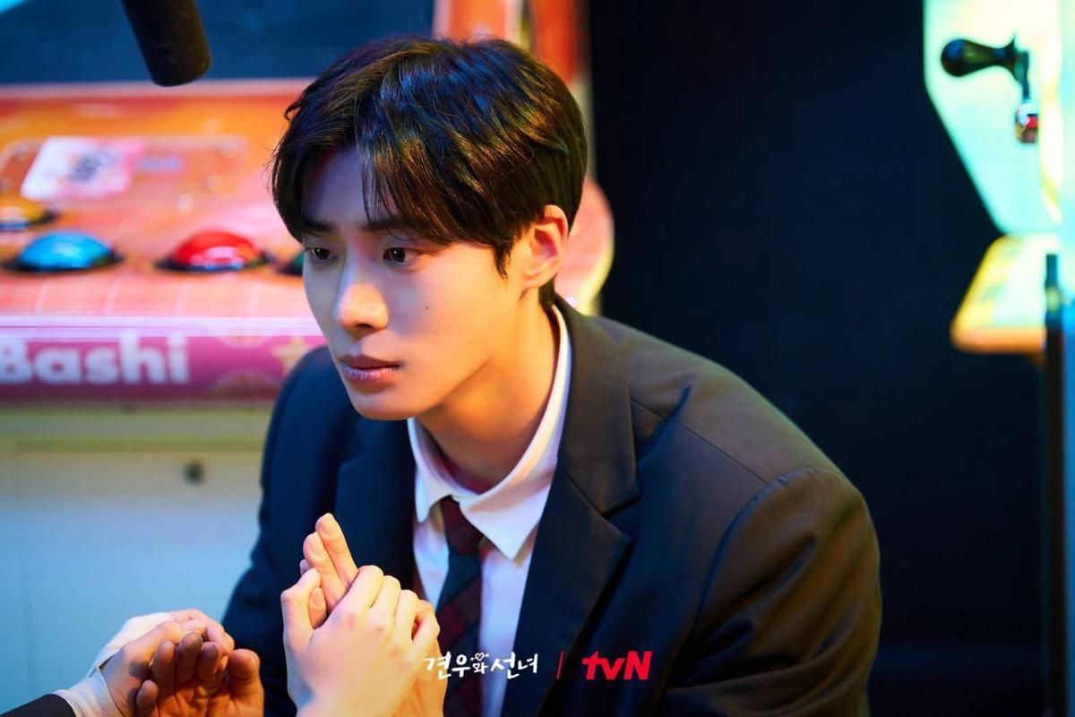 7 Efek Mematikan pada Gyeon Woo Dirasuki Bong Su di Head Over Heels