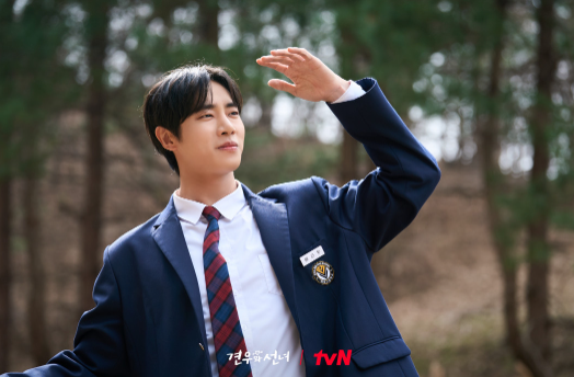 5 Perubahan Bae Gyeon Woo setelah Kerasukan di Head Over Heels