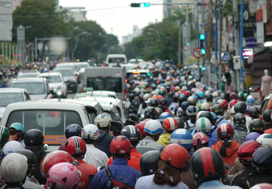 Kenapa Suhu Mesin Motor Cepat Panas Saat Macet?