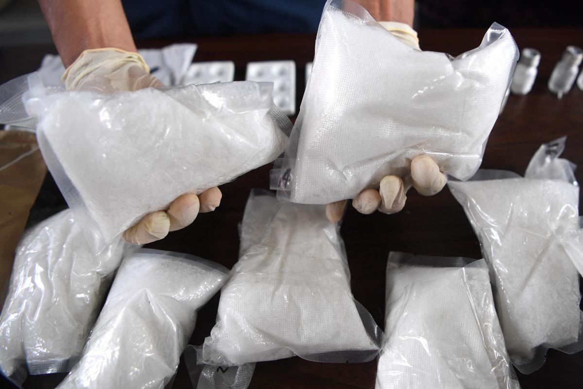 Sabu Diselipkan di Bungkus Mi Instan, Dua Pria Dibekuk di Samarinda