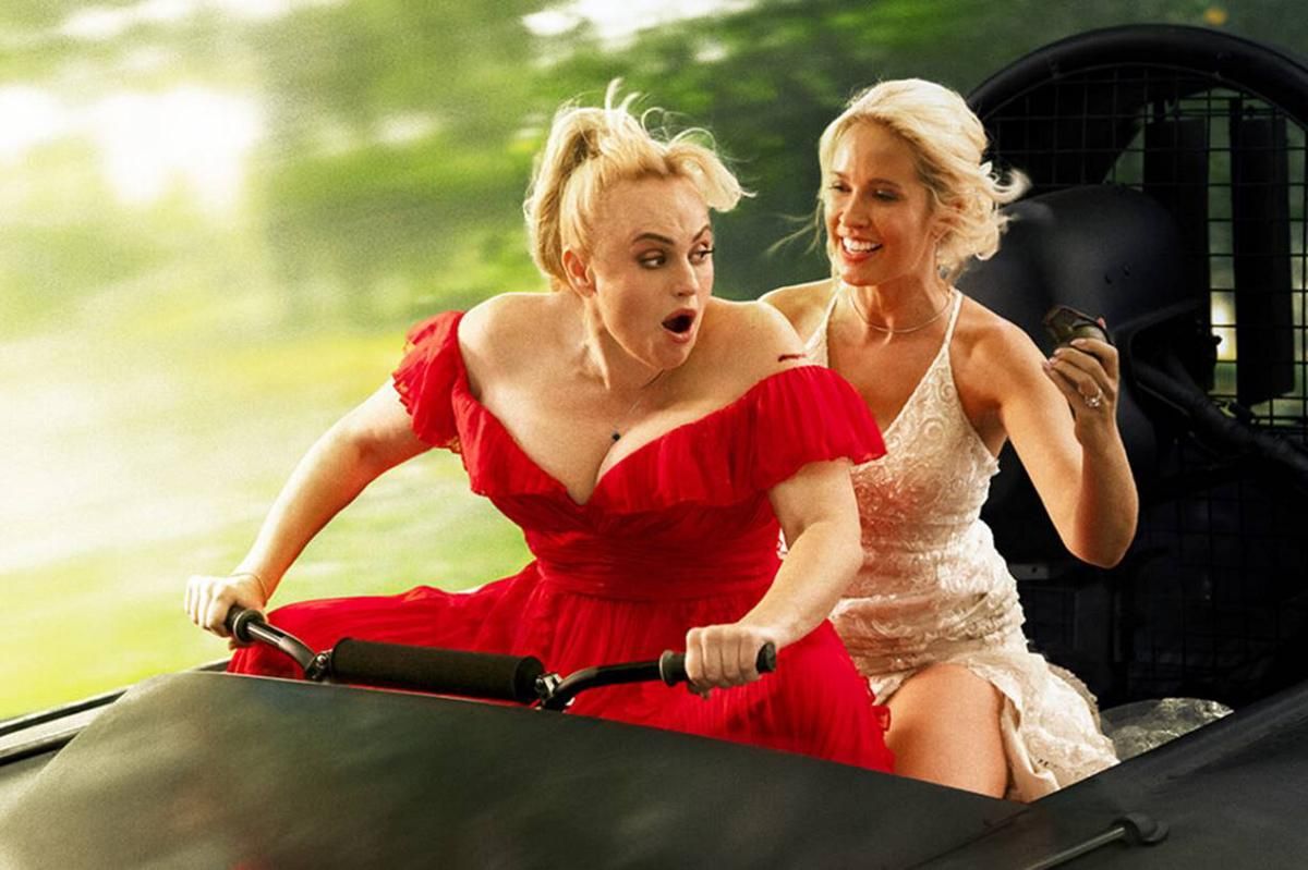 Review Film Bride Hard, Reuni Cast Pitch Perfect yang Kurang 'Pecah'