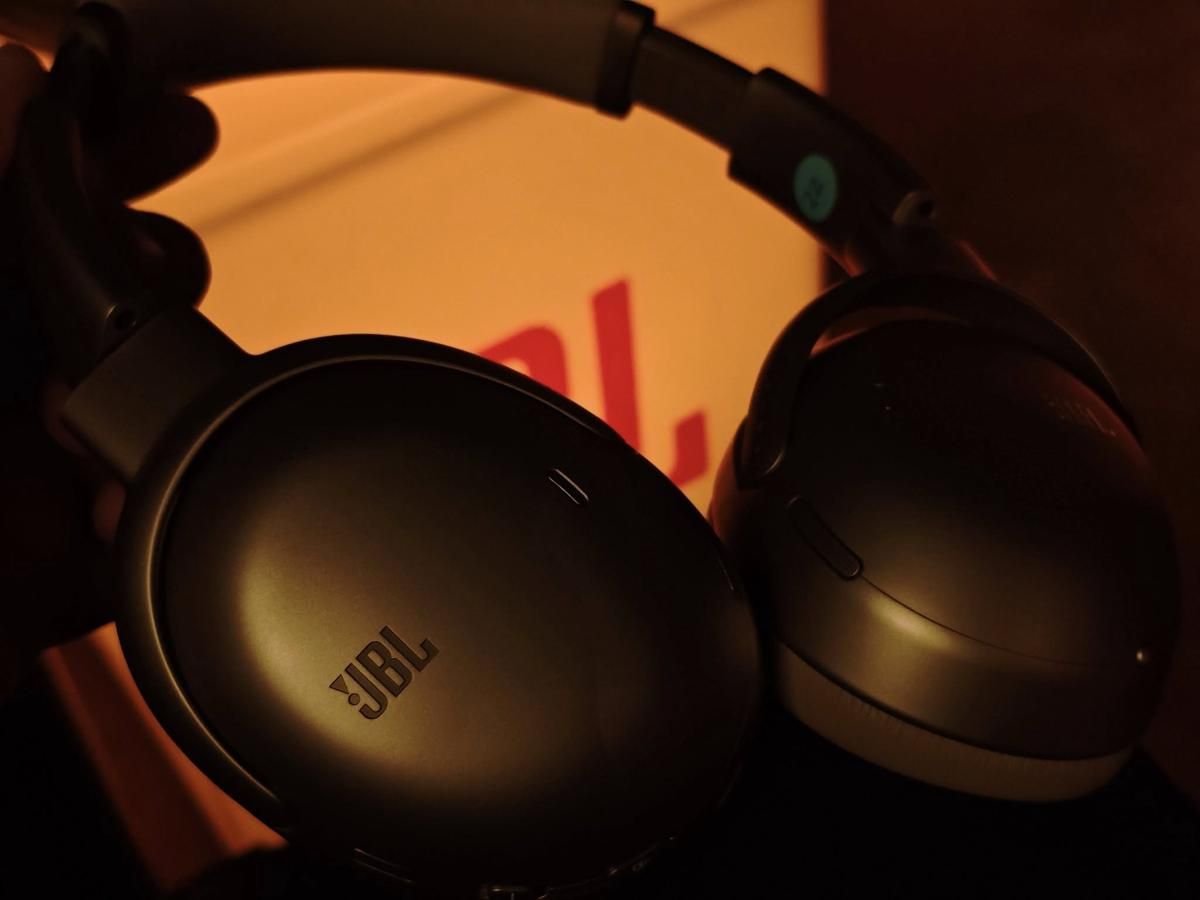 Hands-on JBL Tour One M3 Smart Tx, Headphone Nyaman Latensi Oke!