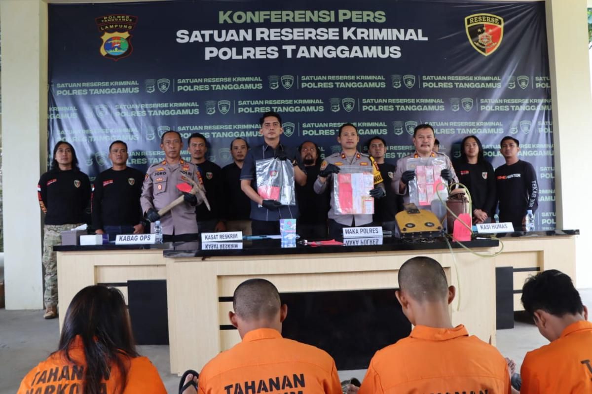 Polisi Ungkap Sindikat Pencurian Emas Modus Bobol Rumah di Tanggamus