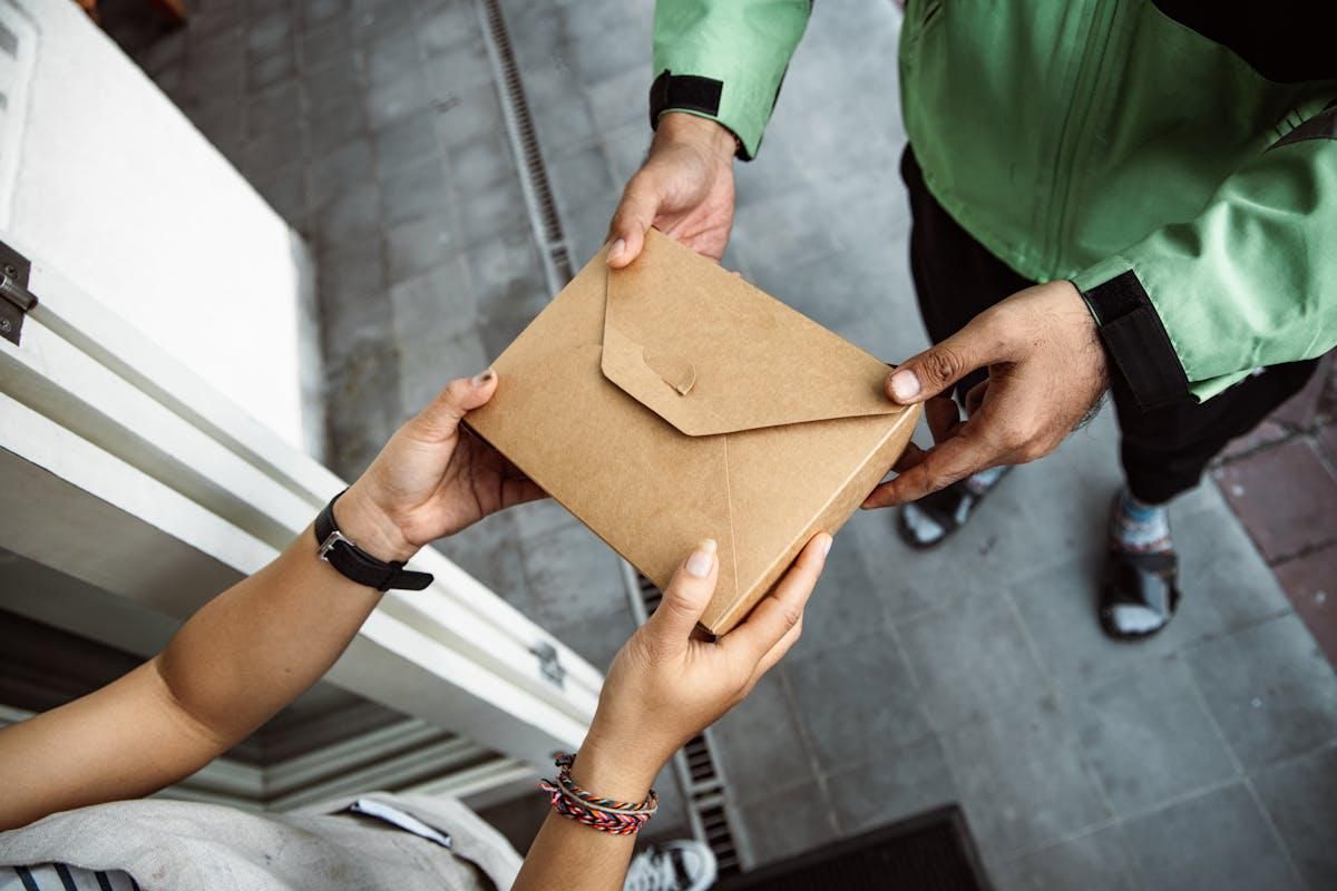 Cara Mengirim Hadiah ke Luar Negeri dari Indonesia dengan Mudah