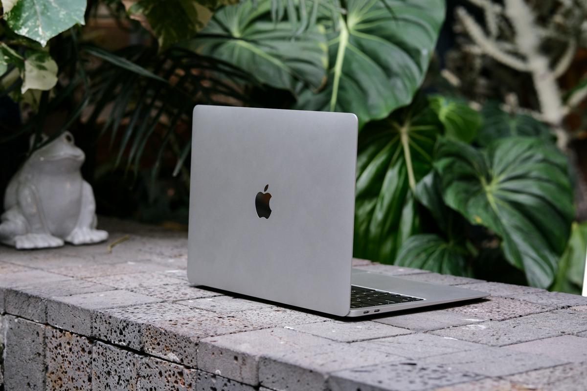 5 Cara Menjaga Baterai MacBook saat Kerja di Luar Ruangan, Jadi Awet!