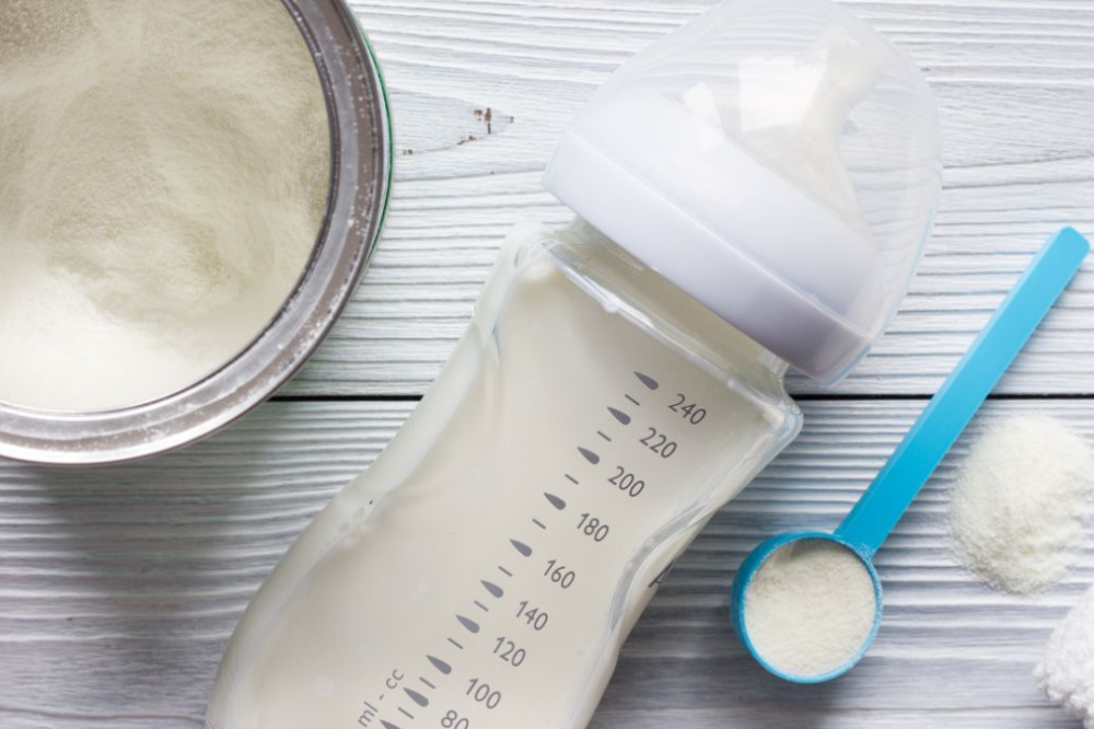 Bolehkah Susu Formula Diganti dengan Susu UHT? Ini Penjelasan Dokter