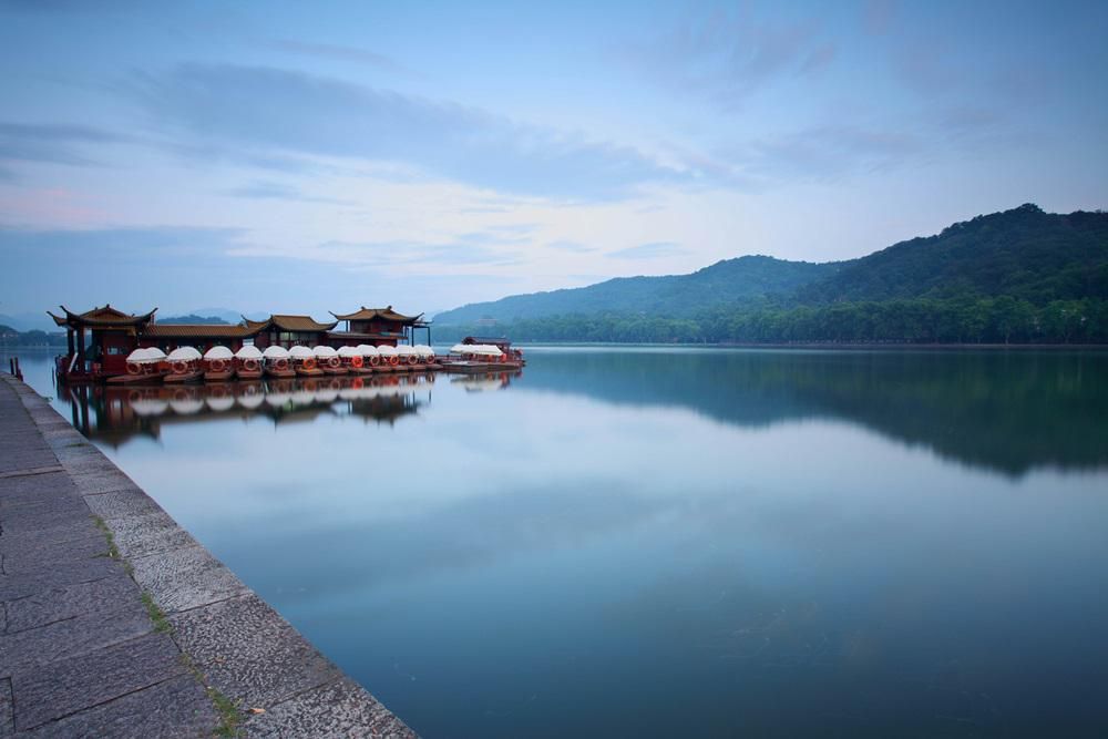 West Lake Hangzhou: Sejarah, Tiket Masuk dan Lokasi Wajib Dikunjungi!