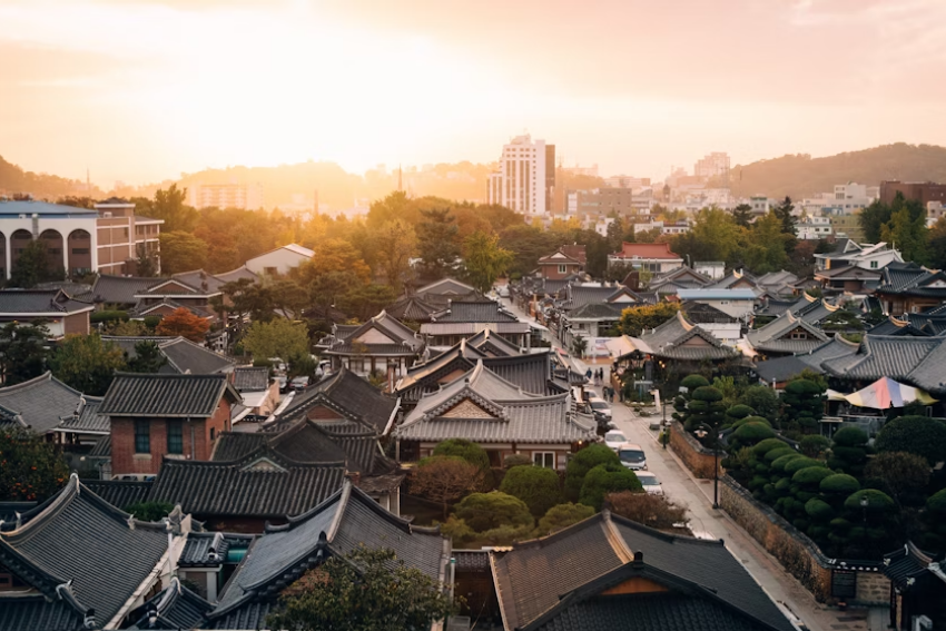 Potret Jeonju Hanok Village di Jeonju, Korea Selatan (unsplash.com/rawkkim)