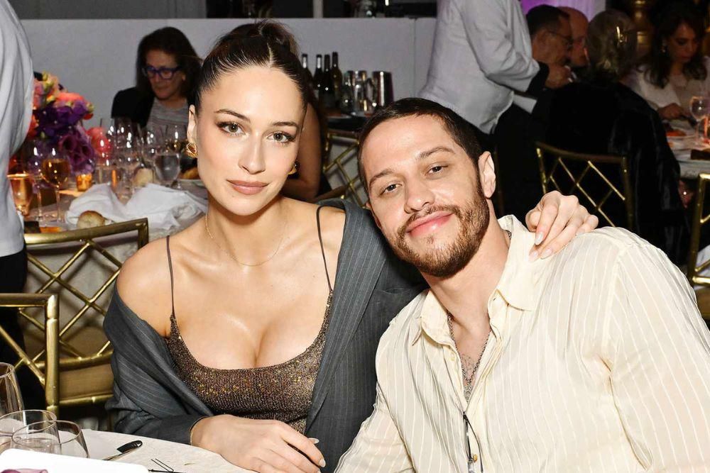 4 Bulan Pacaran, Pete Davidson & Elsie Hewitt Umumkan Hamil Anak Pertama