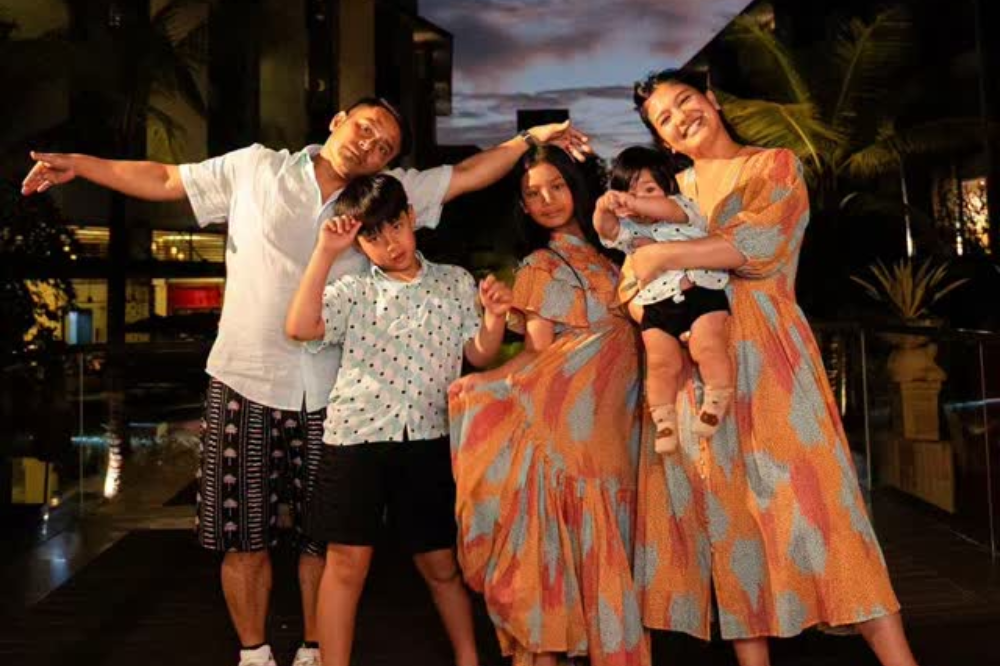 7 Foto Kedekatan Juandeo dengan Kakaknya, Anak Duma Riris dan Judika
