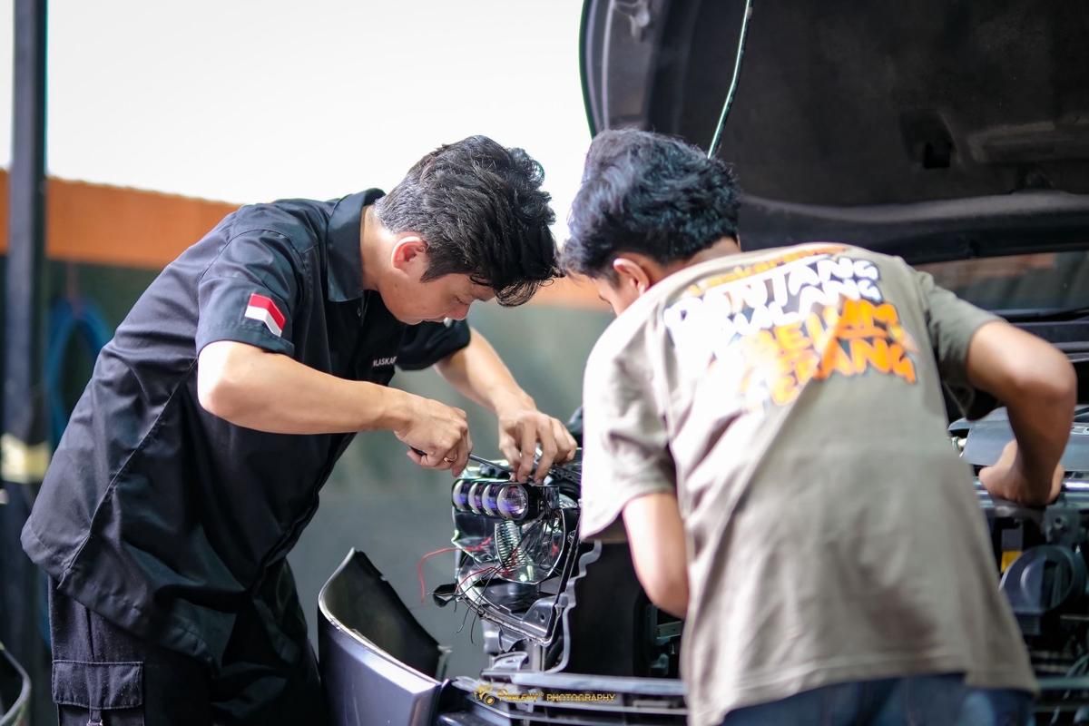 Cara Yoong Motor Membentuk Teknisi Modifikasi Lampu Mobil Berkualitas
