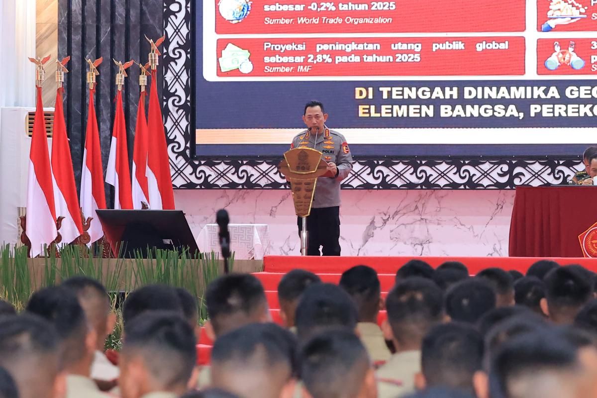 Kapolri Beri Pembekalan Kepada 2.000 Calon Perwira Remaja di Mabes TNI