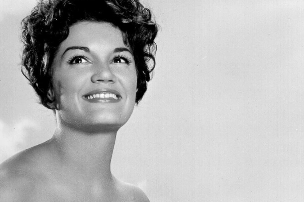 5 Fakta Keluarga Connie Francis, Jadi Tumpuan Utama di Masa Sulit