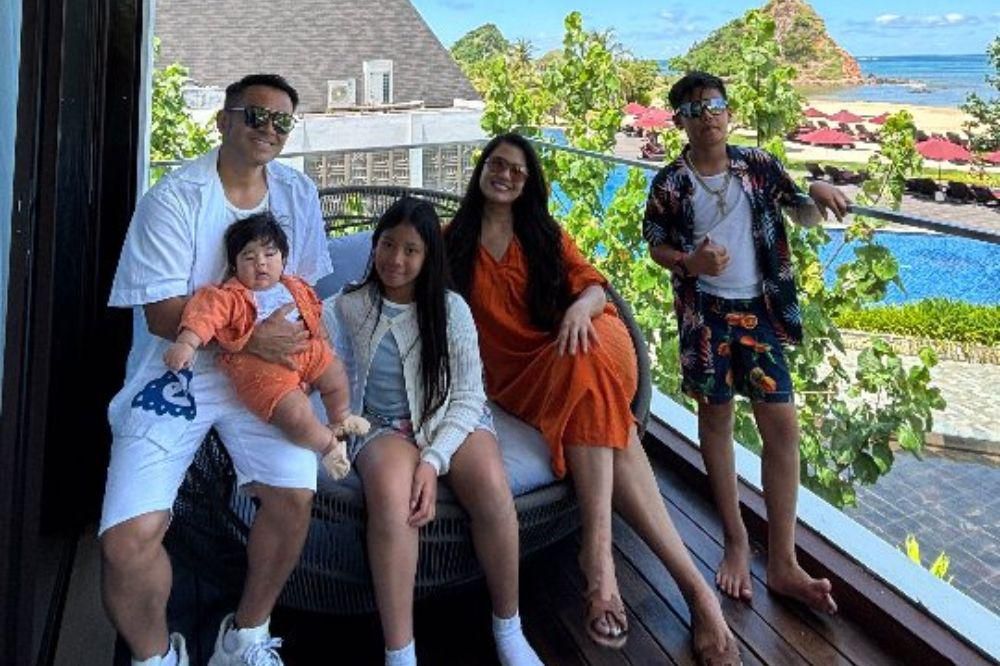 7 Foto Kompak Juandeo Bersama sang Mama, Duma Riris
