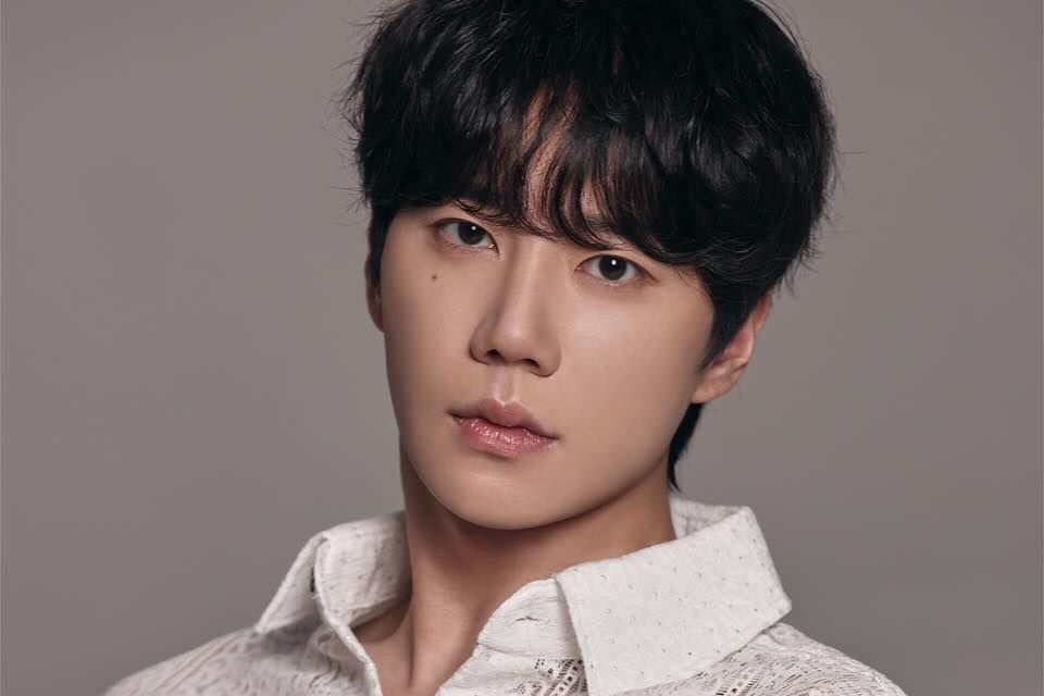 Profil-Biodata Lee Jun Young,  Disorot di Blue Dragon Series Awards 2025