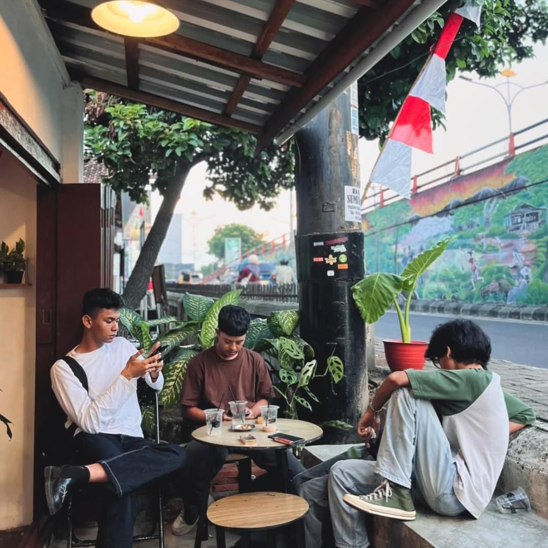 Ngopi Kalcer di Small Block Coffee, Tempat Cozy ala Rumah Sendiri