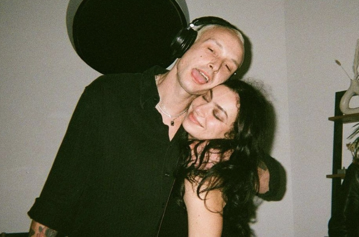 Charli xcx dan George Daniel The 1975 Resmi Menikah