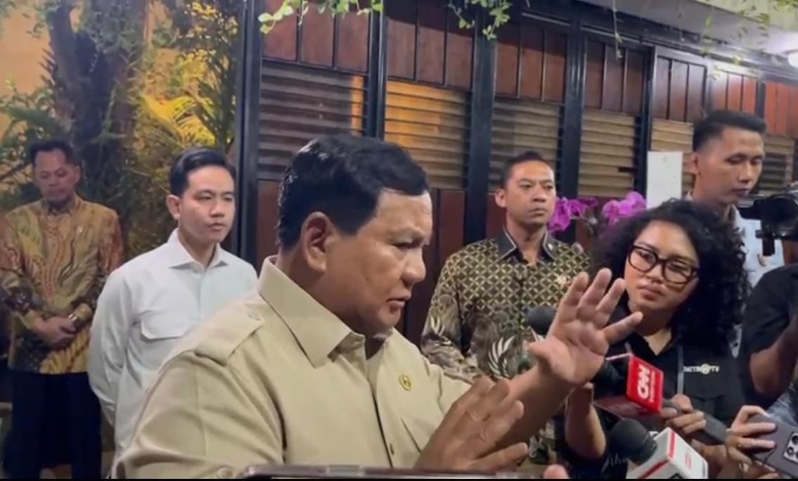 Tawa Prabowo Usai Keluar dari Rumah Jokowi, Cerita Keliling Dunia