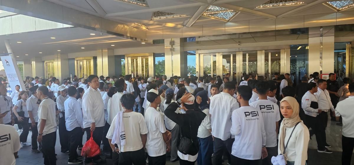 Kala Ribuan Kader PSI Kompak Pakai Kaus Gajah di Penutupan Kongres