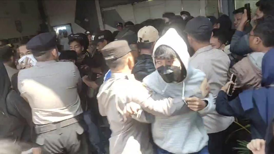 Demo SMAN 4 Kota Serang Ricuh, Pelajar Desak Pelaku Pelecehan Dihukum