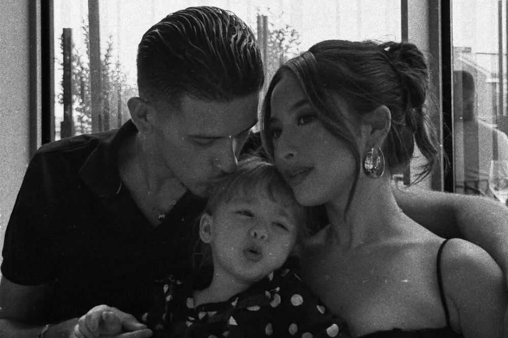 7 Foto Akrab Jennifer Coppen Rayakan Ultah Bareng Justin Hubner, Mesra