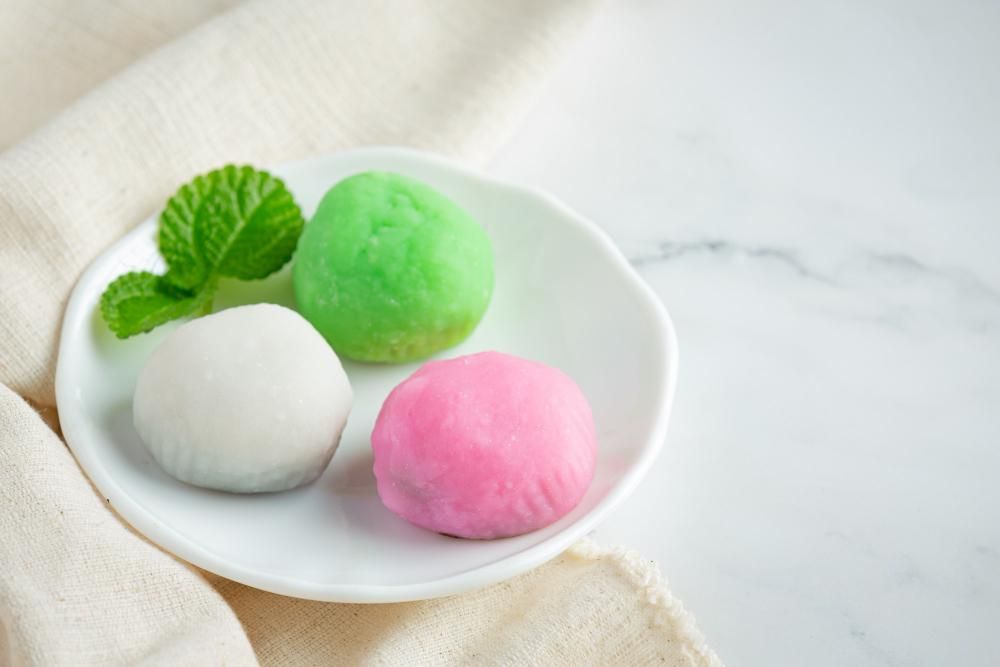 5 Makanan Manis yang Dibungkus Kulit Mochi, Ada Donat!