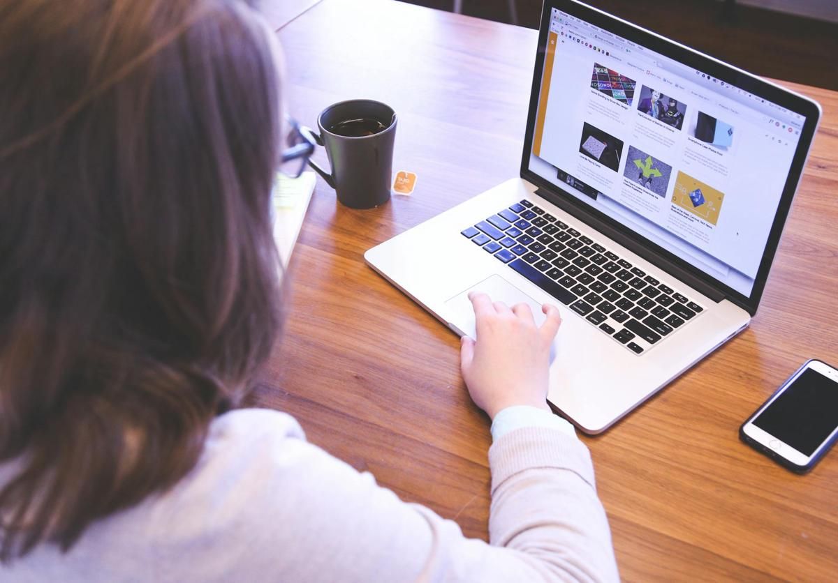 5 Aksesori Murah Meriah untuk Mahasiswa Pengguna MacBook