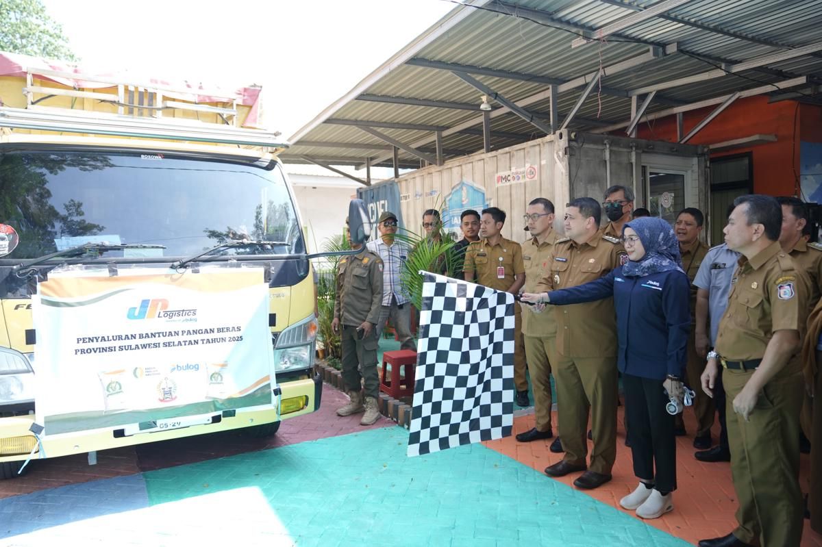 Makassar Mulai Salurkan 800 Ton Beras Bantuan Pusat kepada Warga