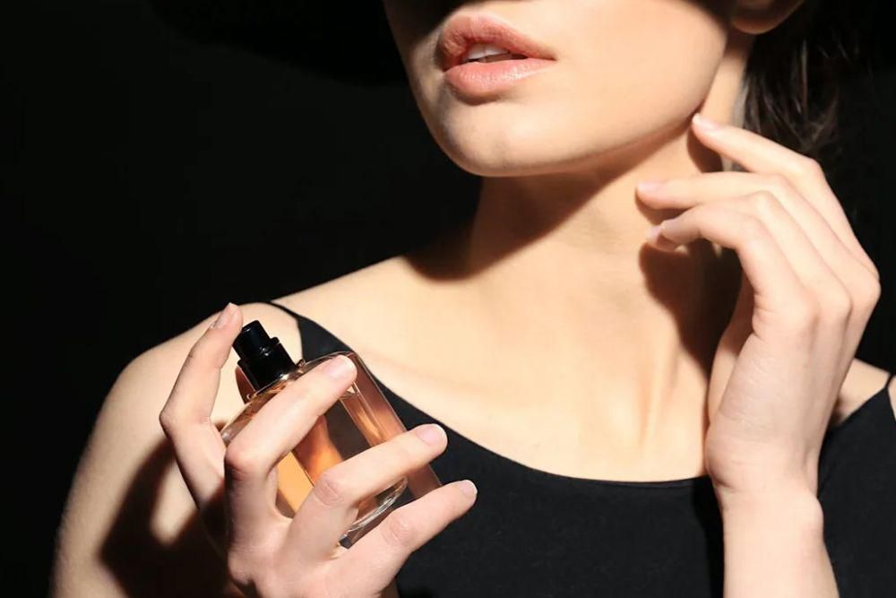 5 Parfum Wanita Aroma Sandalwood, Klasik dan Elegan! 