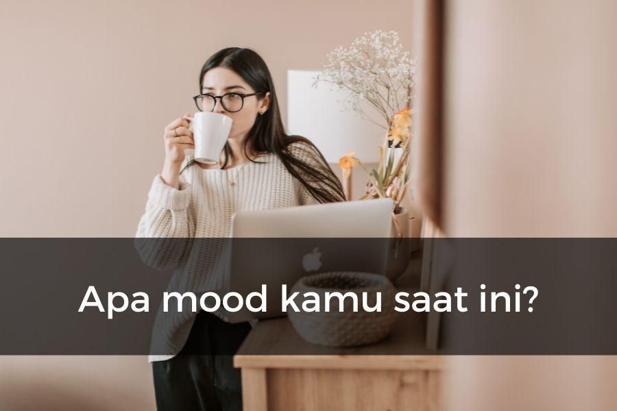 Potret orang minum kopi