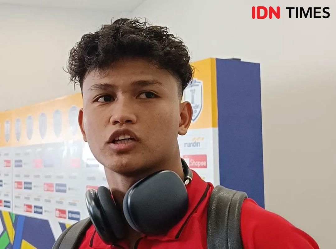 Senyum Lebar Hokky Caraka Dapat Semangat dari Fans Sebelum Penalti