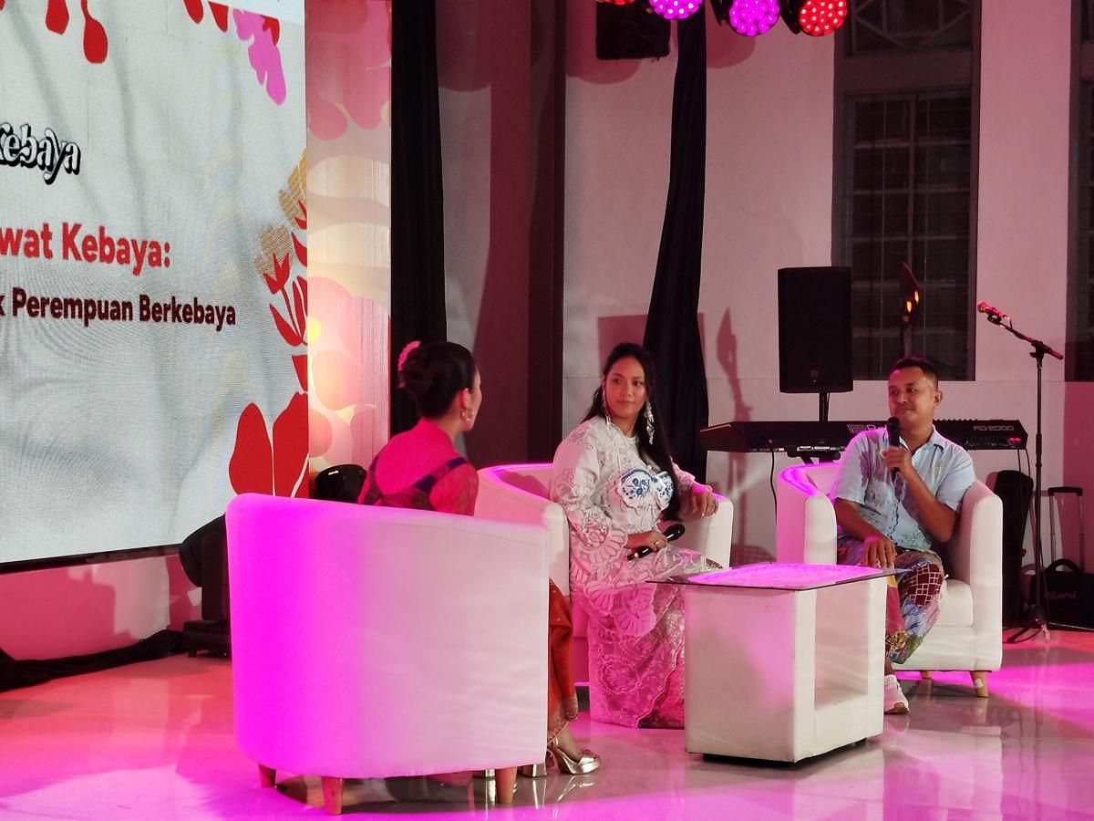 Tara Basro Serukan Perempuan Berdaya Lewat Kebaya