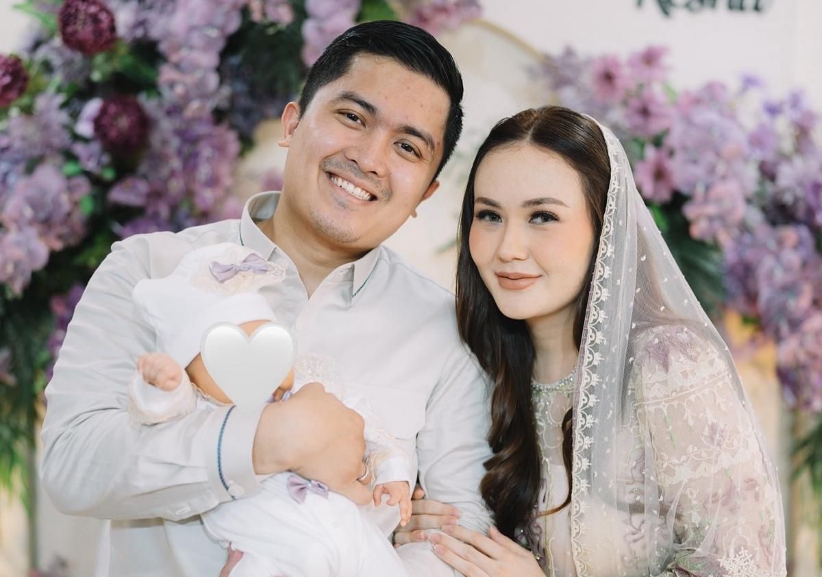 7 Potret Khidmat Akikah Baby Alora, Anak Pertama Sarah Gibson