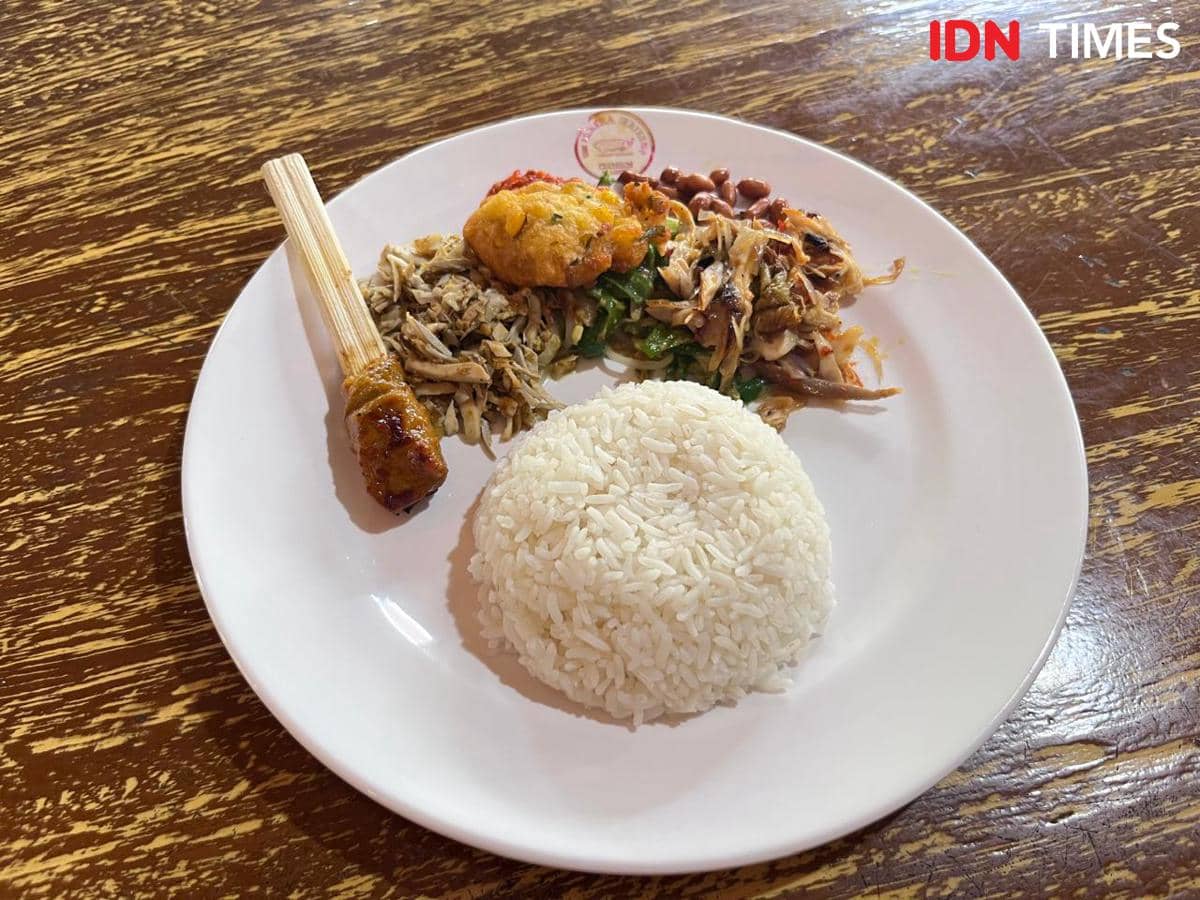 Potret nasi campur di Warung Jepun, Pendem, Jembrana, Bali