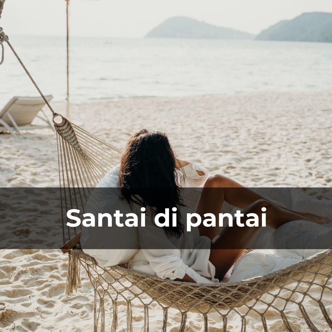 Potret santai di pantai