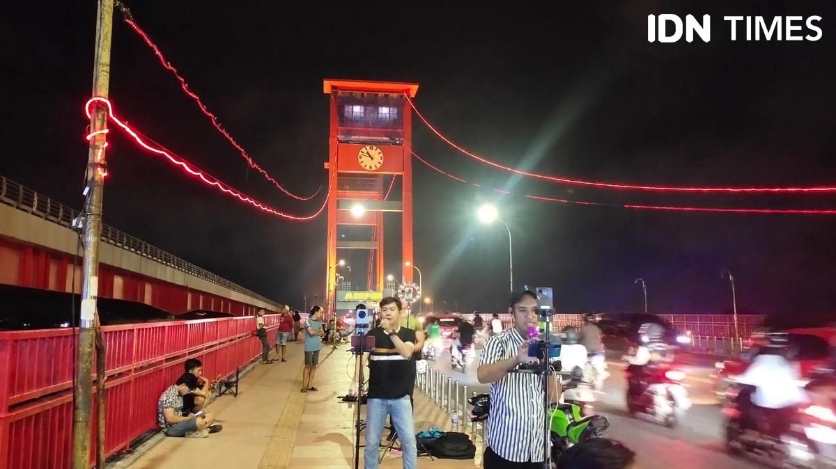 Fenomena live TikTok di Jembatan Ampera Palembang (IDN Times/Feny Maulia Agustin)