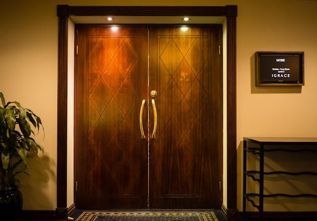 Ilustrasi pintu kayu