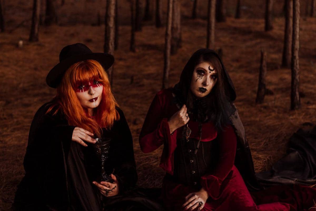 illustrasi look witchy saat halloween