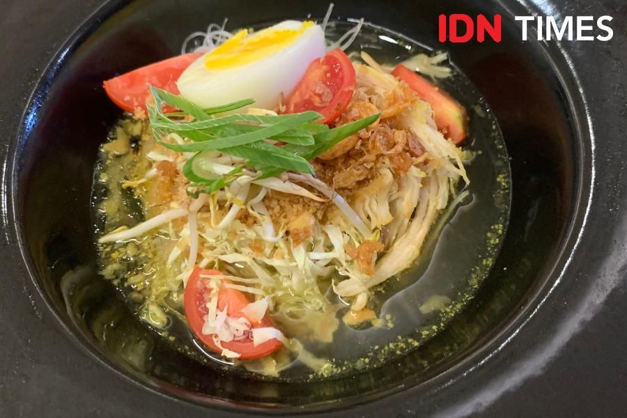 Potret soto ayam kuah bening