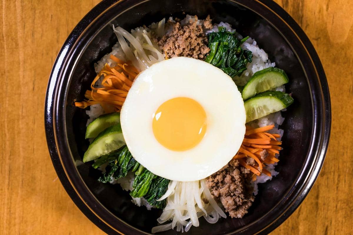 ilustrasi bibimbap 