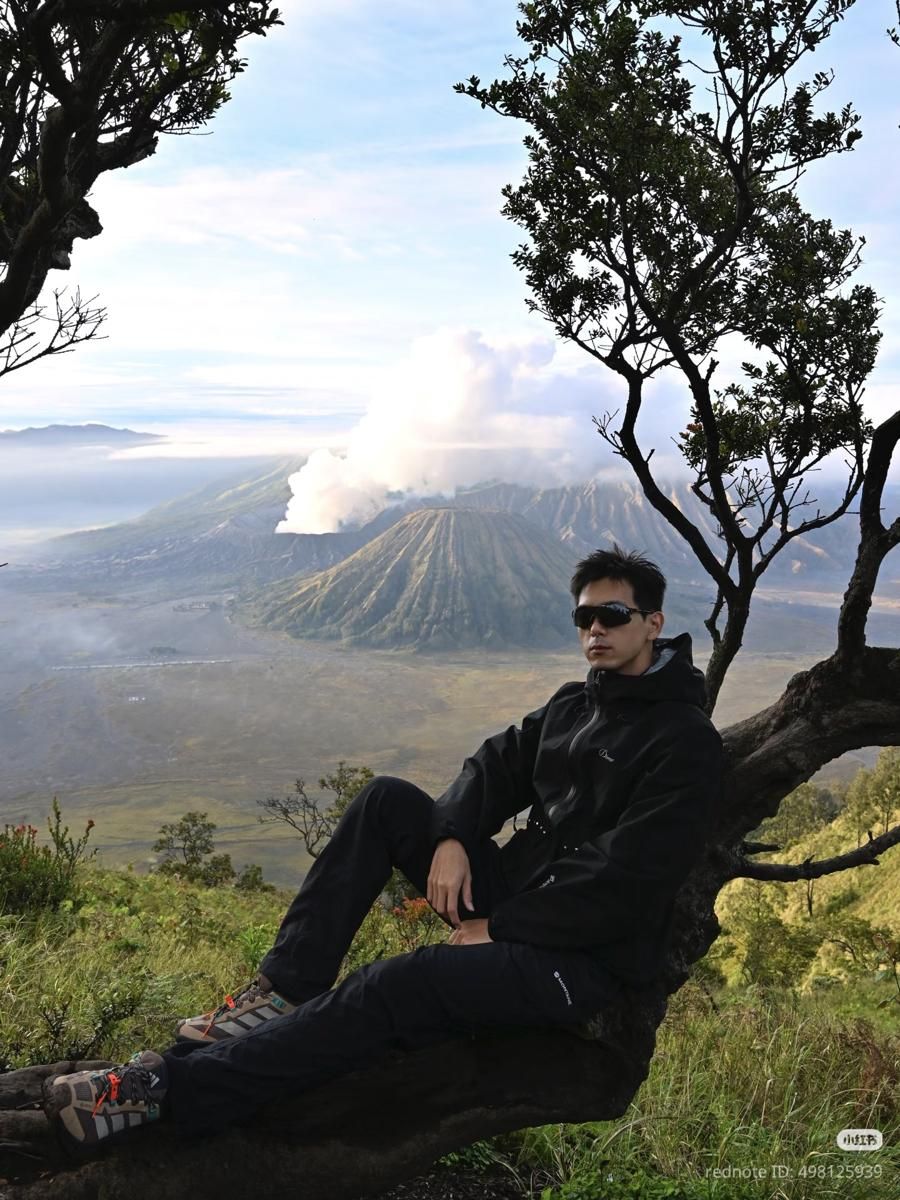 potret Li Xian mendaki Gunung Bromo