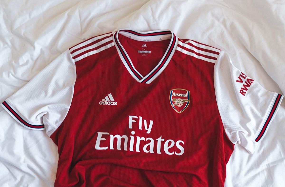 ilustrasi jersey Arsenal