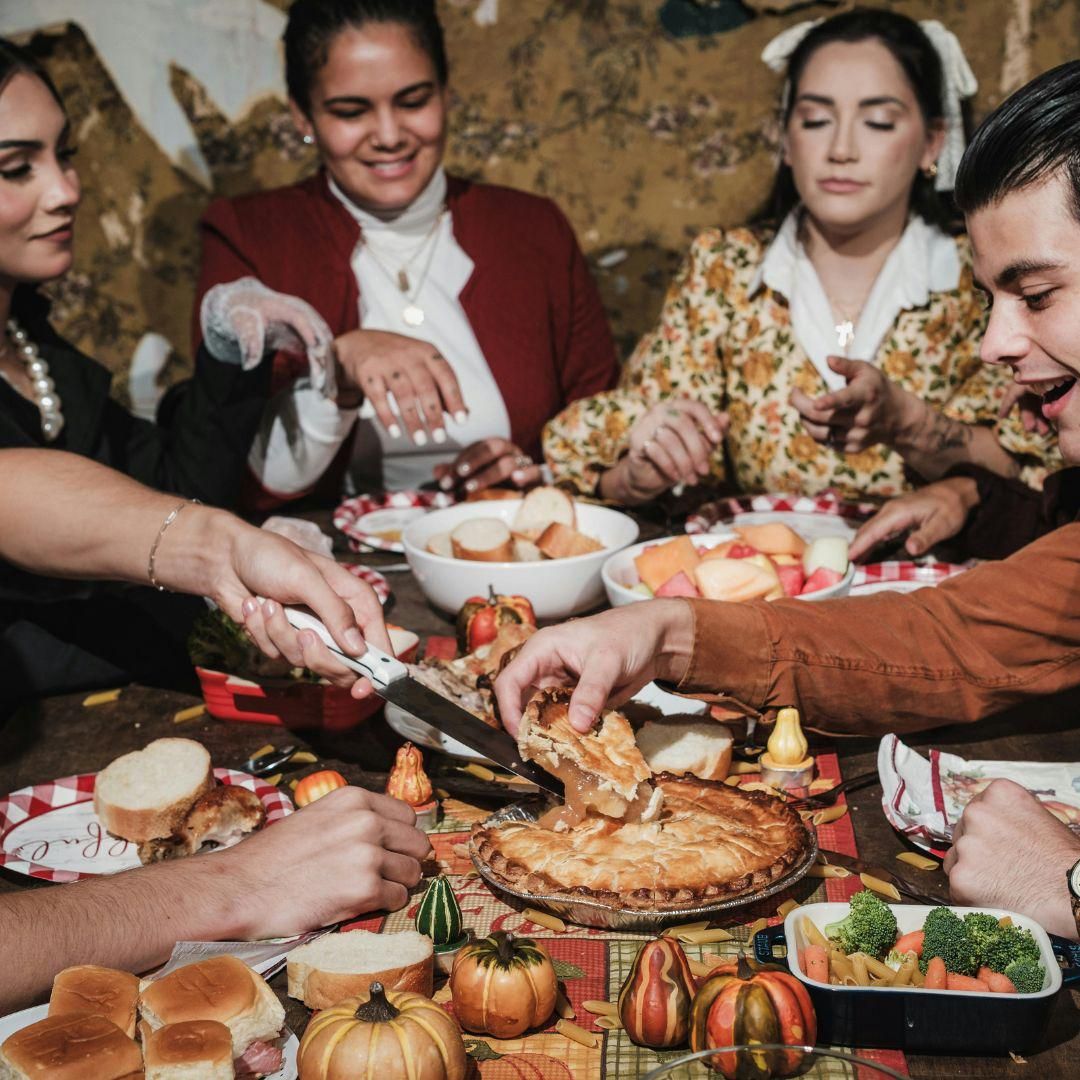 Potret makan malam bersama keluarga 