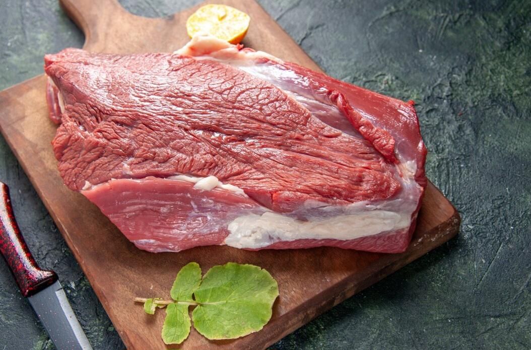 ilustrasi daging sapi (freepik.com/mdjaff)